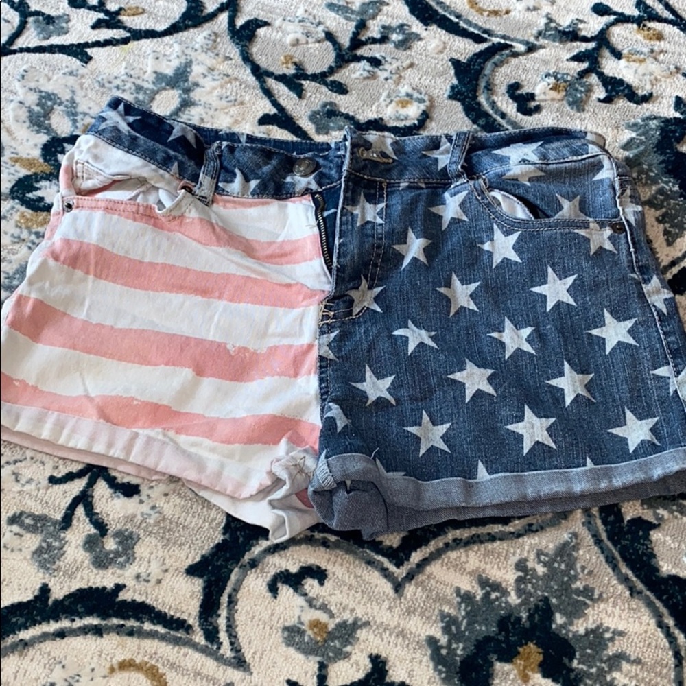 Woman’s flag shorts